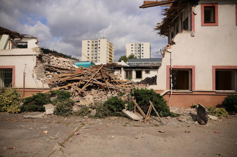 demolice bývalé akumulátorky