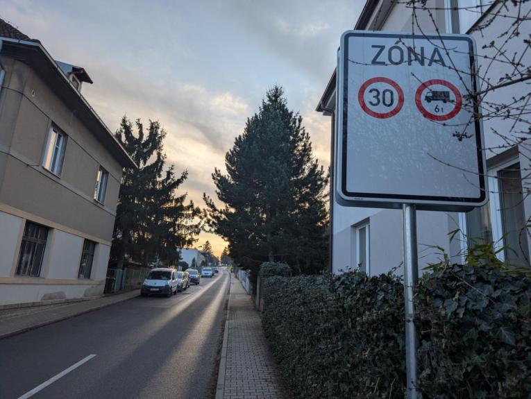 zóna 30