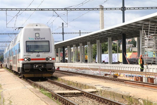 Vlaky se v září přestěhují na nové koleje, cestující začnou využívat nové nástupiště.