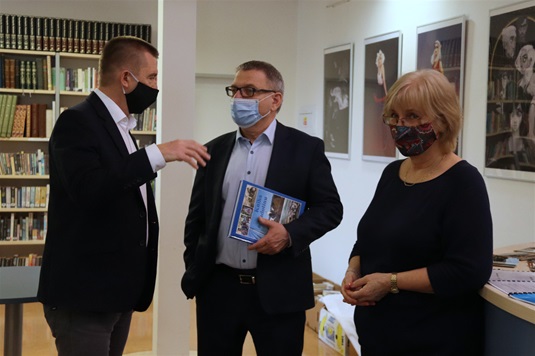 Návštěva ministra kultury Lubomíra Zaorálka v místní knihovně, 14.5.2020