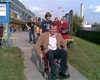Invalidní vozík si vyzkoušel i zástupce starosty Městské části Praha 16 Mgr. Miroslav Knotek.<br />Foto: MČ Praha 16, Jana Černá