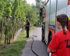 Dobrovolní hasiči zalévají stromy; 14.8.2023