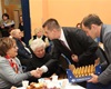 Předvánoční čaj o třetí, starosta K. Hanzlík a jeho zástupce M. Knotek, 2.12.2013